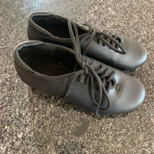 Black tap shoes size 8.5. Like new!